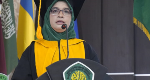 Resmi Dikukuhkan, Prof. Muassomah Jadi Guru Besar Perempuan Pertama di Humaniora